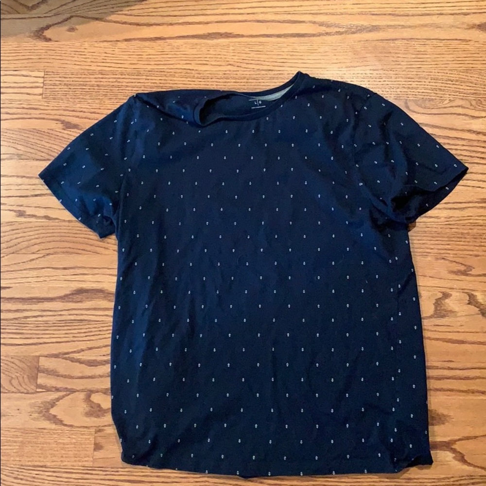 Navy old navy tee shirt with graphics